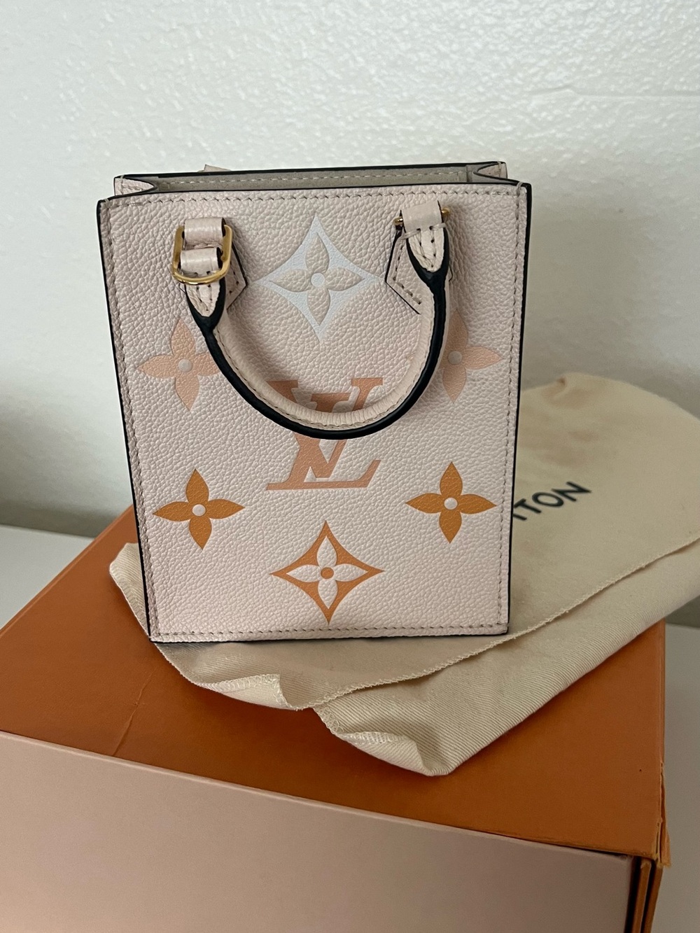 Louis Vuitton Small Monogram Tote in Cream, Tan and Gold - Picture 4 of 10